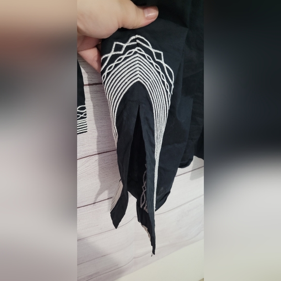 Nwot embroidered tunic size L/Xl - Picture 8 of 9